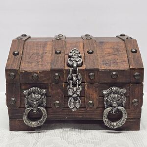 Vintage Metal Lion Head Hardware Wooden Pirate Gothic Treasure Chest Jewelry Box